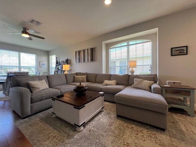 Building Photo - Short Term Rental ** Available 10/1/25 ** ...