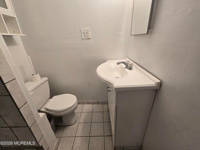 Building Photo - 162 Kearny Ave