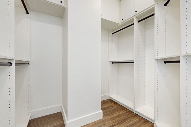 Building Photo - High-End Spacious 4 Bedroom Home in Desirable Highland with Private Backyard and Finished Basement