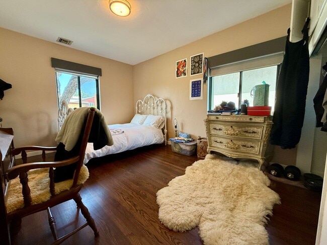 Building Photo - Unique 4 Bedroom House with OCEAN VIEWS in Sunset Cliffs! Fully Furnished! 6 Month Lease Term!