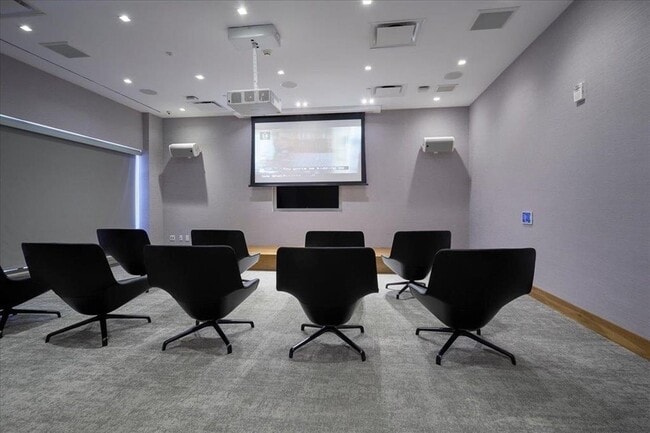 Building Photo - 75 Park Ln S