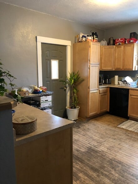 Kitchen Size - 15 ft x 10 ft - 110 Glenwood Ave