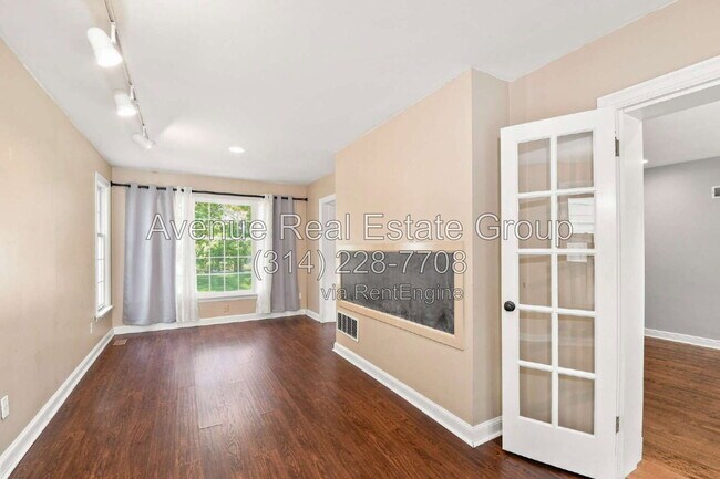 Building Photo - 324 Oakley Ln