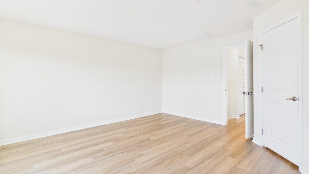 Building Photo - 5423 Saint Rita Dr