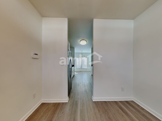 Building Photo - 1312 Ujamaa Dr