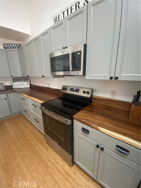 Building Photo - 18700 Oak Grove Rd