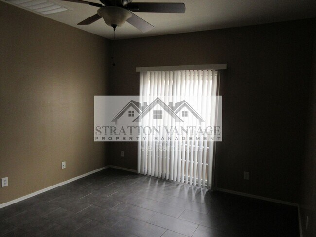 Building Photo - 2741 S Equestrian Dr