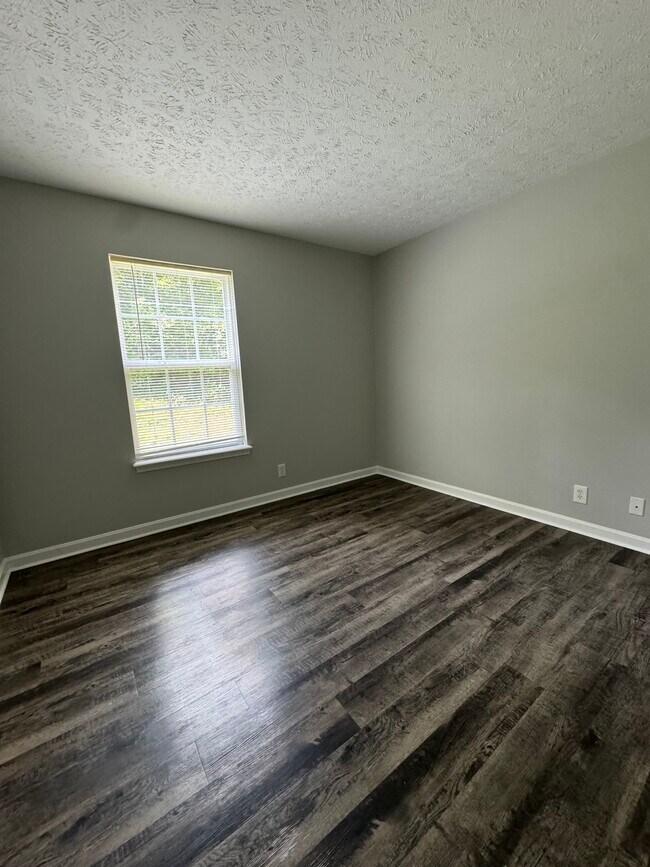 Building Photo - Woodfield