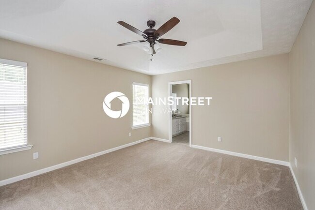 Building Photo - 4 Bedroom Pet-Friendly Home in Lithonia, GA with Main Street Renewal