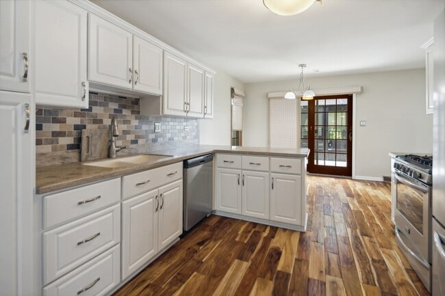 Building Photo - 15216 S Clover Ct