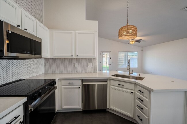 Building Photo - YEAR END MOVE IN SPECIAL!  NEWLY RENOVATED...