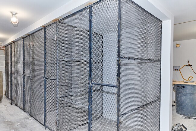 Building Photo - 5709 W Seminole St