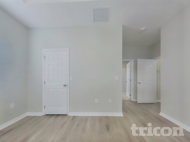 Building Photo - 3089 Tishman Ave