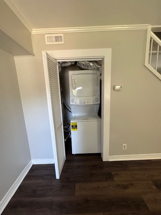 Building Photo - Downtown living at its best!  Recently Remodeled - 2 Story End Unit with 2 BD & 1 Full BA, All Ne...