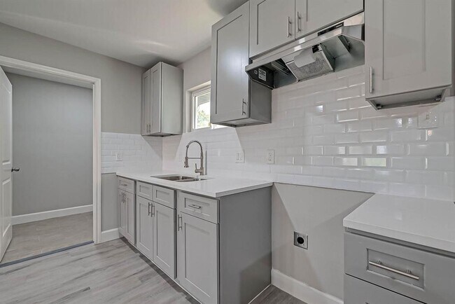 Building Photo - 9830 Degas Ln