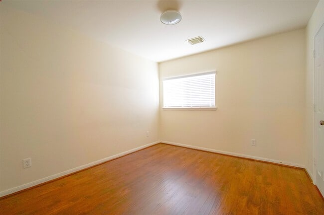 Building Photo - 15602 Waumsley Way