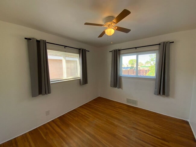Building Photo - 3 Bedroom Single Story Home Available Near...