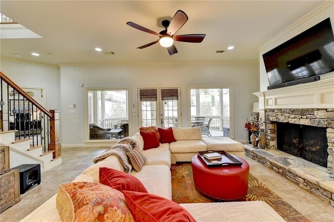 Building Photo - 6745 Laurel Oak Dr