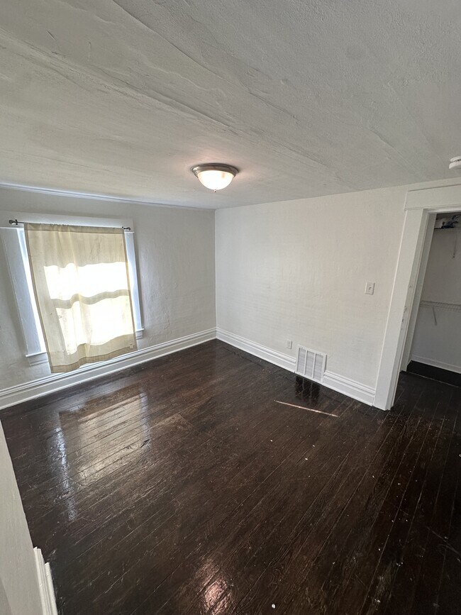 Building Photo - 1023 Bement St