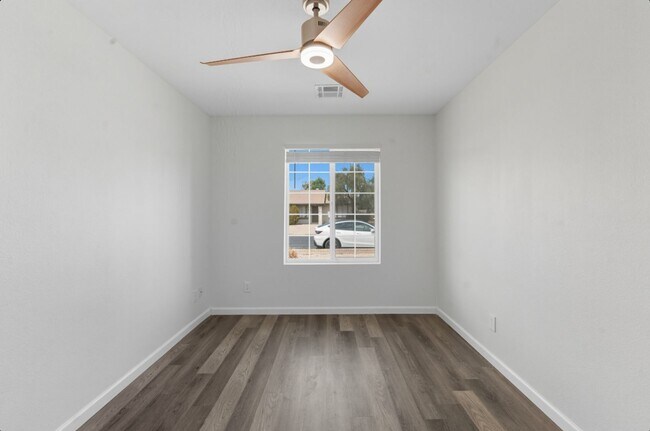 Building Photo - Beautiful Glendale Home With Pool!