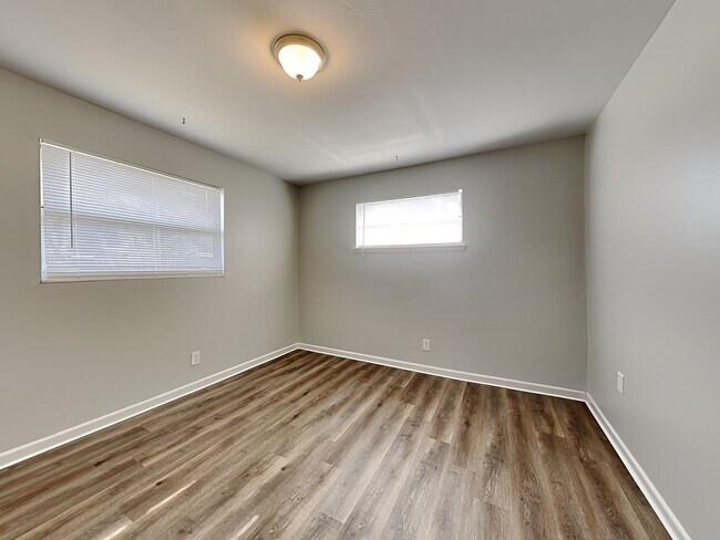 Building Photo - Renovated 3BR/2BA Home in Arlington Hills Jacksonville | Garage & Fenced Yard