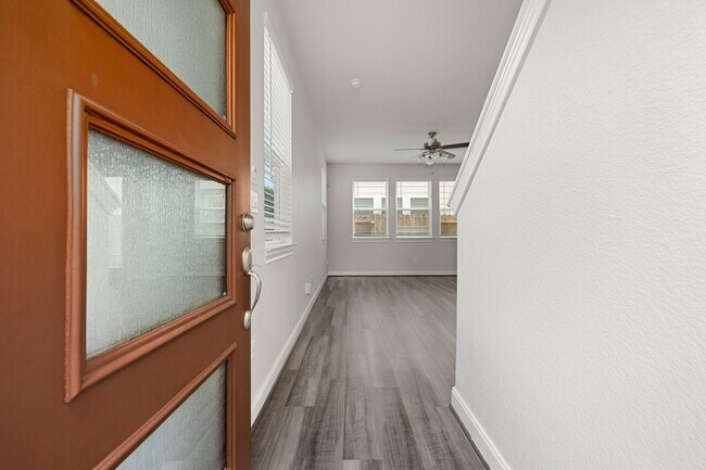 Building Photo - 9914 Brickhouse Dr