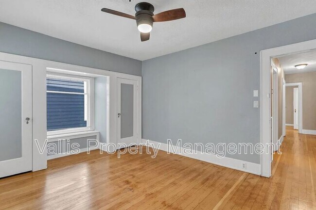 Building Photo - 960 5th St NE