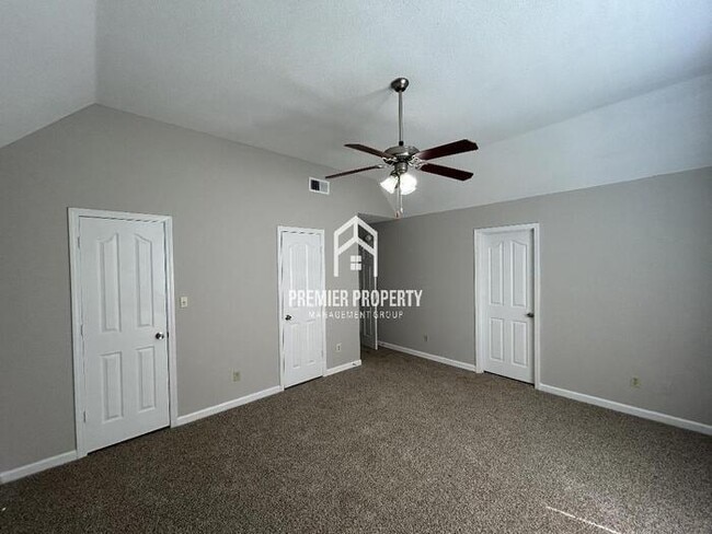 Building Photo - 6232 Ravenwood Lake Dr E