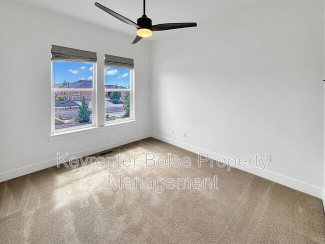 Building Photo - 5298 W Parkridge Dr