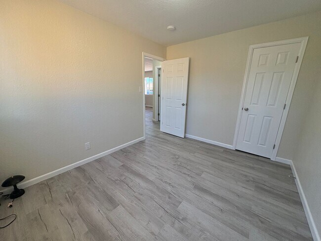 Building Photo - 2 Bed 1 Bath Home in Security!