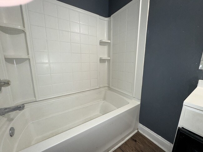 Building Photo - 1219 Shalimar Dr