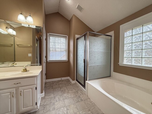 Building Photo - 928 Heatherstone Dr