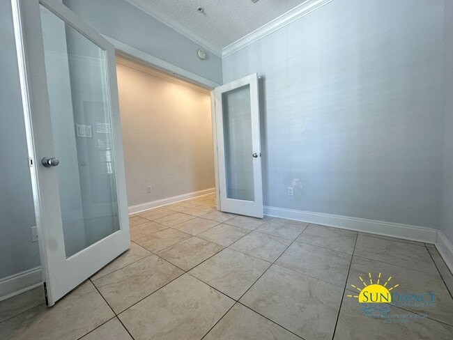 Building Photo - Beautiful Partially Furnished Condo in Downtown Fort Walton Beach!