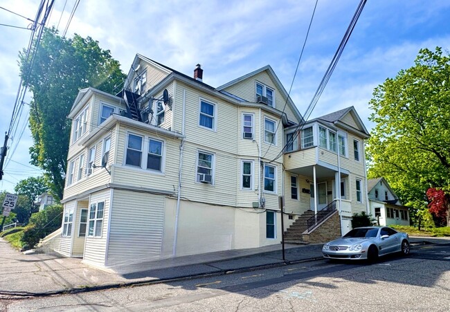 Primary Photo - 225 E Pearl St