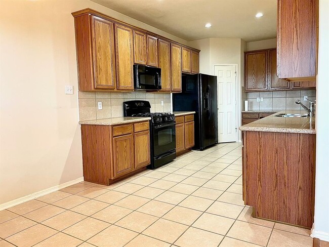 Building Photo - 14555 Gleaming Rose Dr