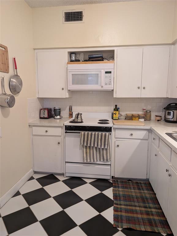 Building Photo - 3119 Tom Green St