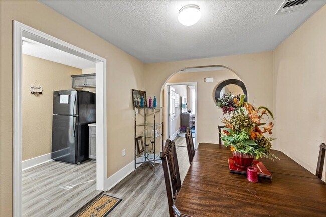 Building Photo - 2823 Avenue Q