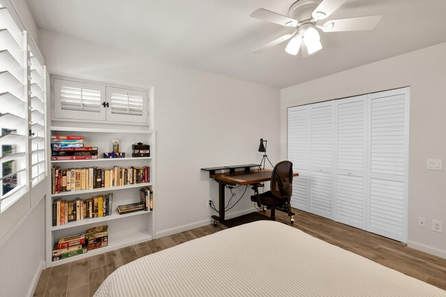 Building Photo - 54965 Avenida Vallejo