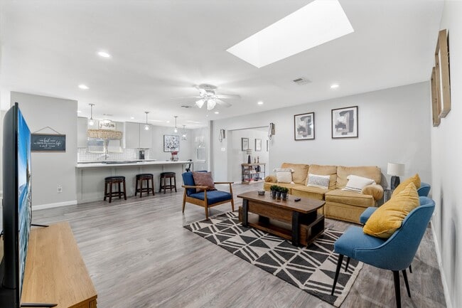 Building Photo - 2753 Larkspur Ln