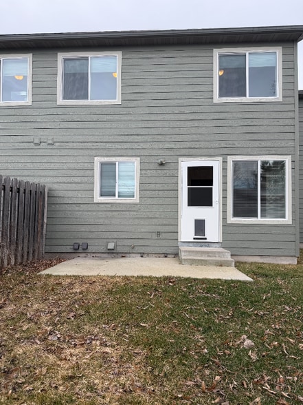 Building Photo - 1979 Greatview Dr