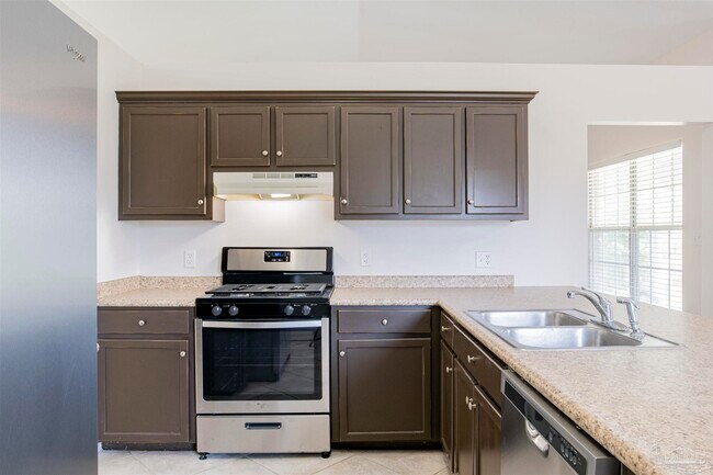 Building Photo - 4012 Shorewood Dr