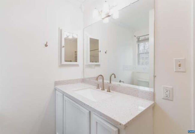 Building Photo - 3BR End-Unit Townhome with Outdoor Oasis –...