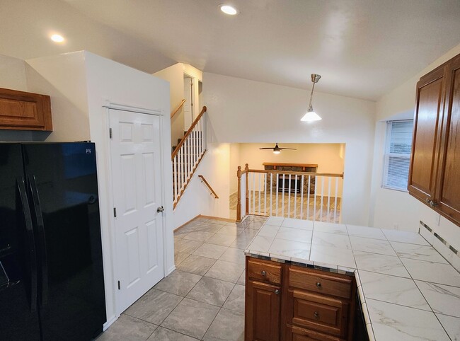 Building Photo - Updated 4 Bd 3 Ba Home in Sandy