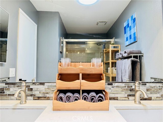 Building Photo - 750 Lincoln Ave