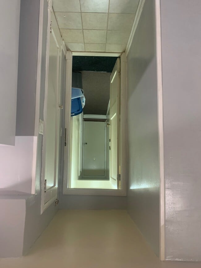 Building Photo - 35 E 53rd St