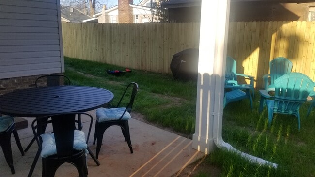 Building Photo - 13 Bigby St