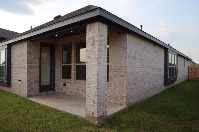 Building Photo - 27003 Golden Isle Ln