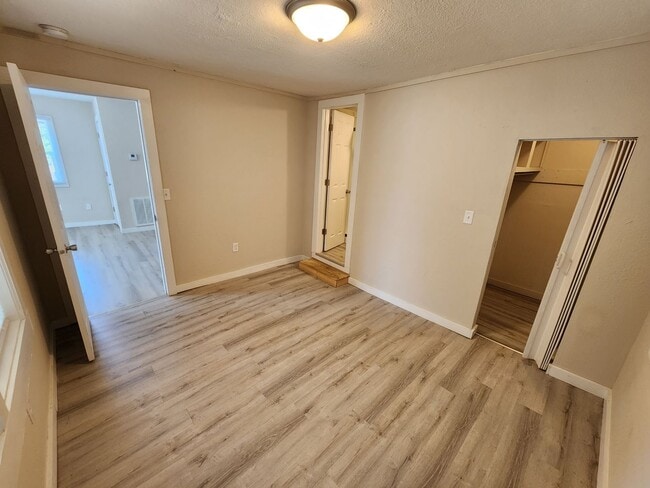 Building Photo - Spacious 1-Bedroom, 1-Bathroom Home AVAILA...