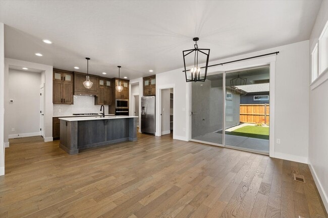 Building Photo - Resort-Style Living in the Prestigious Riv...
