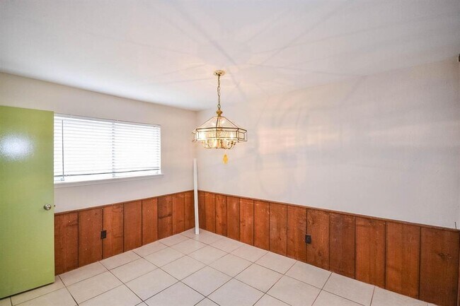 Building Photo - 8340 La Roche Ln